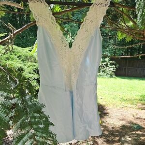 Vintage 1980 NWOT   Size Large  California Dynasty Elegant Sky Blue Lace Chemise